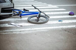 Accident biciclistă cu o mașină